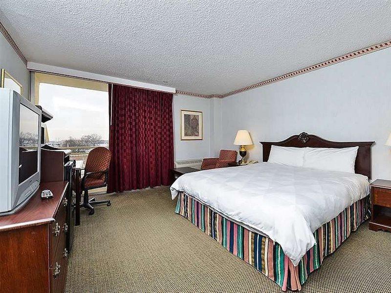 Travelodge By Wyndham Colorado Springs Airport - Peterson Sfb Exterior photo