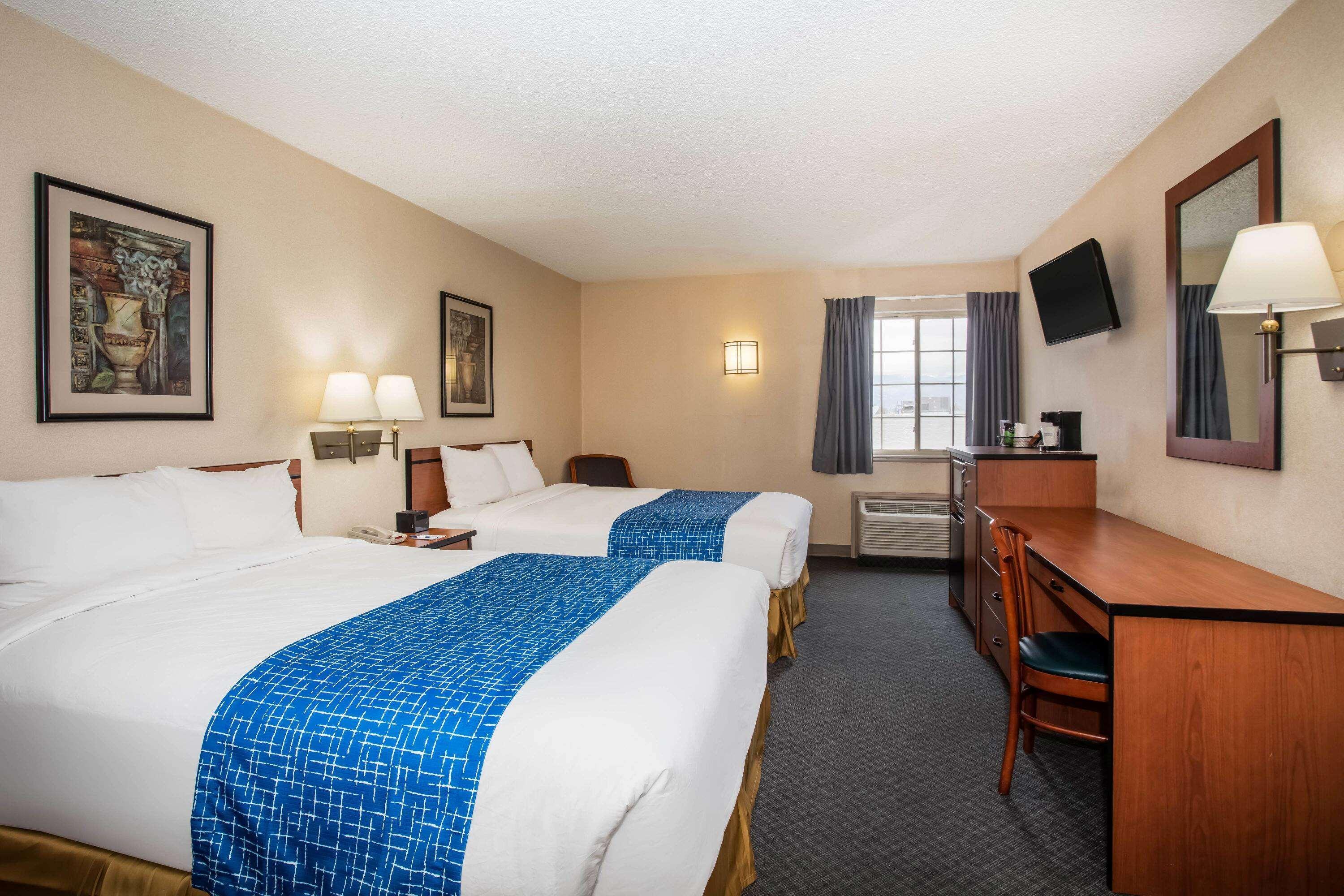 Travelodge By Wyndham Colorado Springs Airport - Peterson Sfb Exterior photo