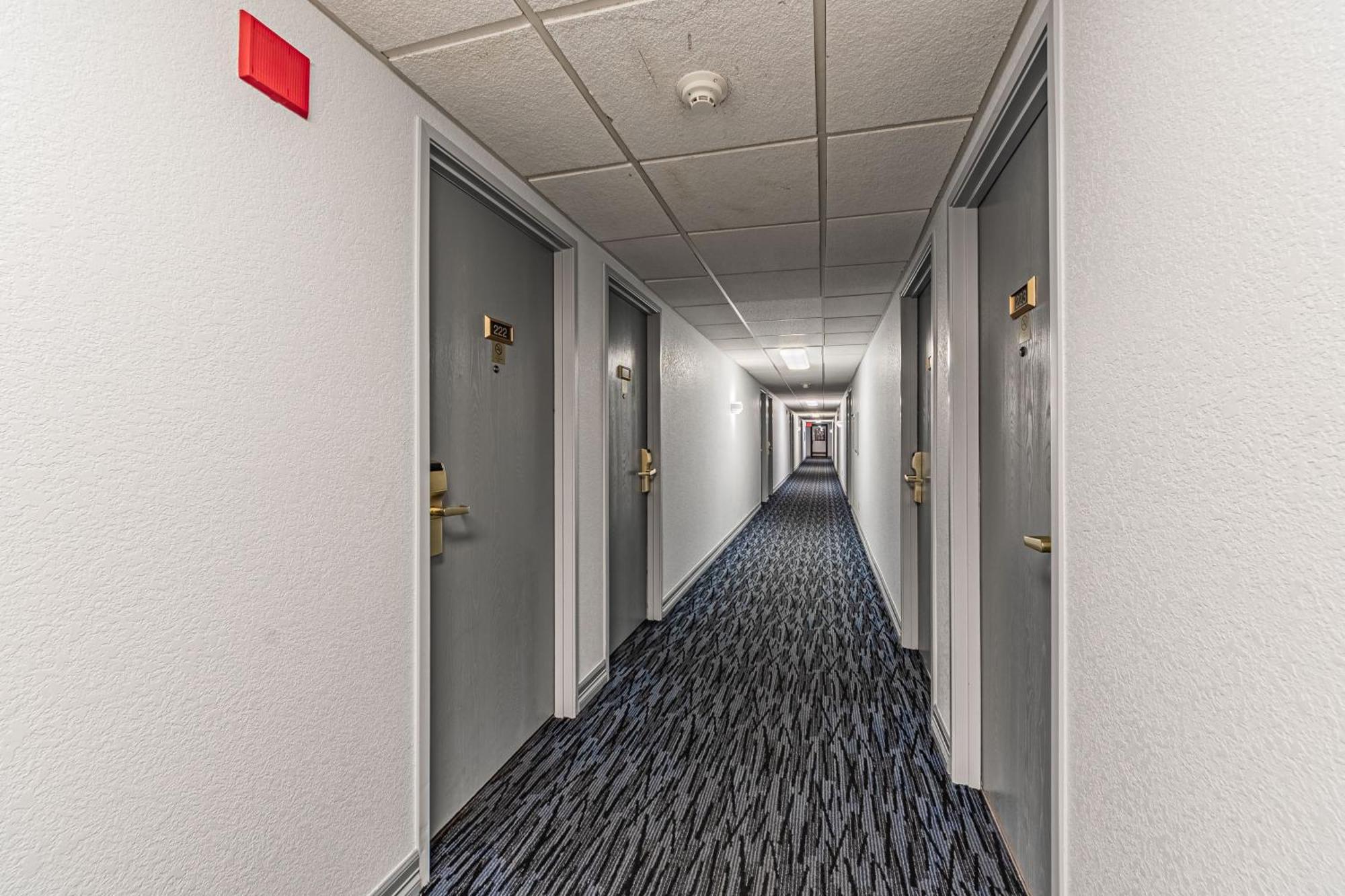Travelodge By Wyndham Colorado Springs Airport - Peterson Sfb Exterior photo